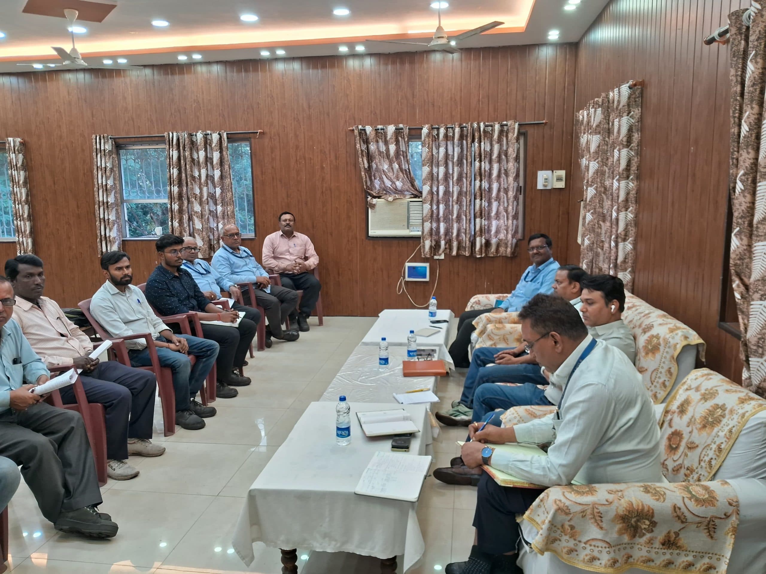 Dhanbad News:डीजीएमएस अधिकारियों ने किया एएमपी कोलियरी का निरीक्षण