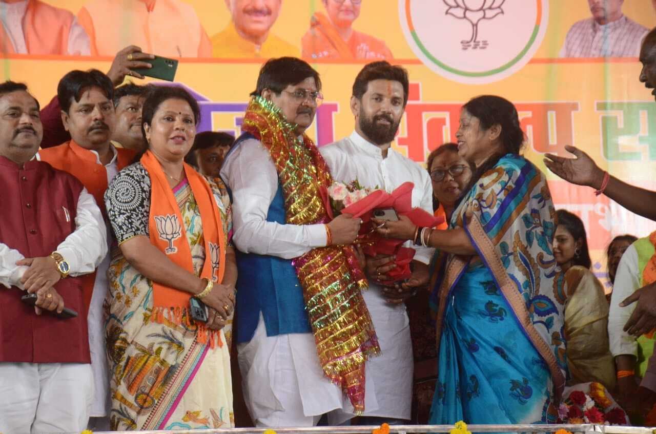 DHANBAD NEWS :राज सिन्हा के पक्ष में चुनावी सभा में बोले चिराग-कांग्रेस पार्टी ने बाबा साहेब को बेइज्जत किया है