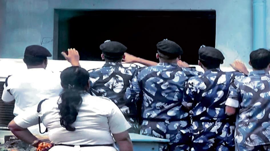 आरजी कर : आरोपी की आवाज पत्रकारों तक पहुंचने से रोकने के लिए वाहन को थपथपाया,हॉर्न बजाया