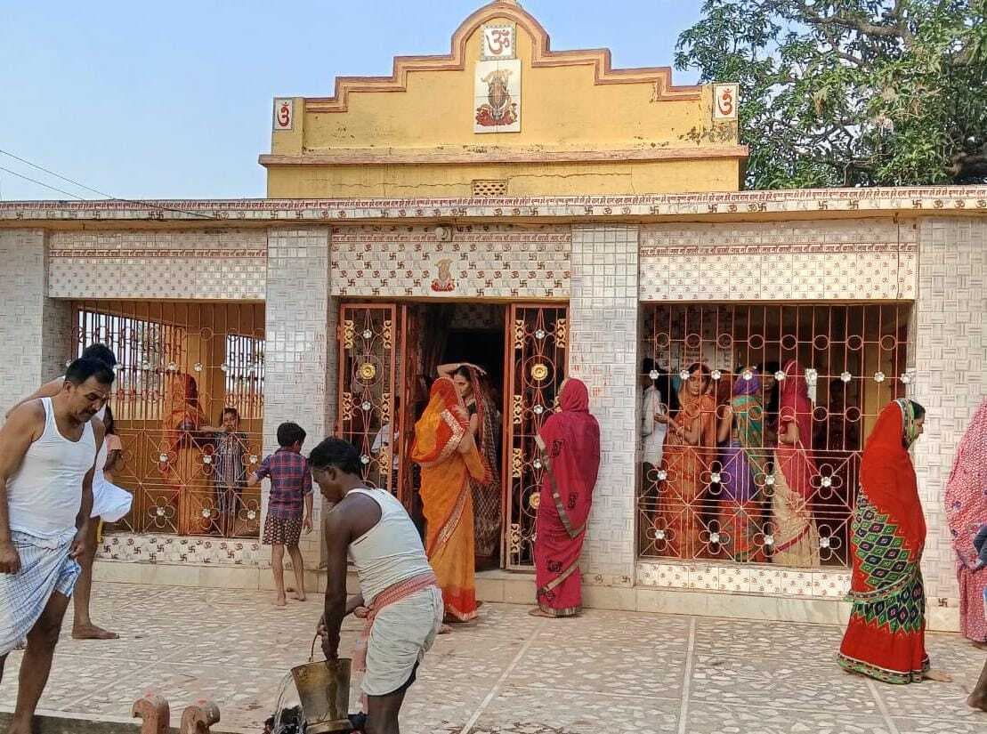 मंदिर की वर्षगांठ के उपलक्ष्य में हुई वार्षिक काली पूजा