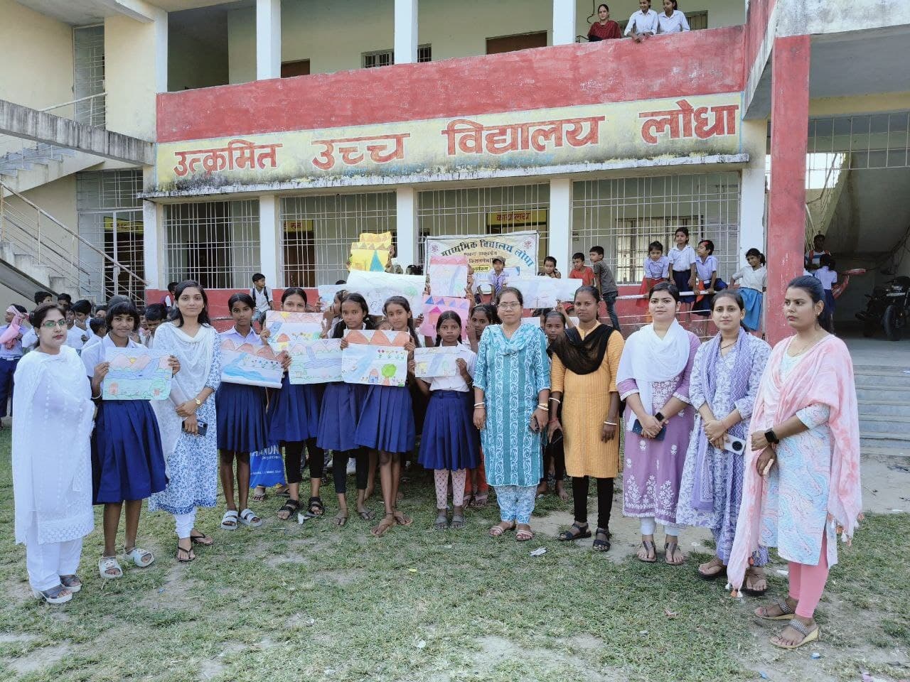 उत्क्रमित उवि लोधा में मनायी गयी बिरसा मुंडा की जयंती, कई प्रतियोगिता आयोजित