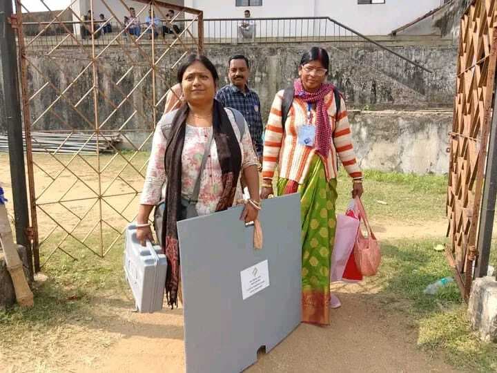 मतदान केंद्र सज-धज कर तैयार, उत्साहित दिखे मतदान कर्मी