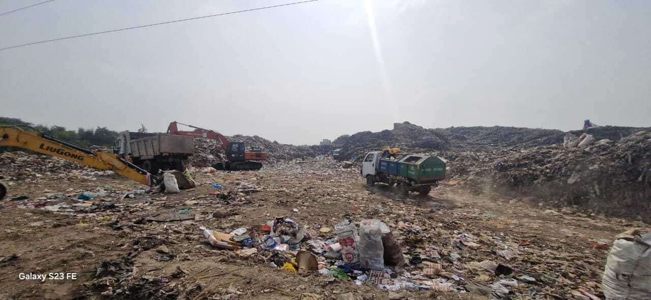 डेड लाइन पार, एजेंसी नहीं हटा सकी सोनारी मरीन ड्राइव से कचरा