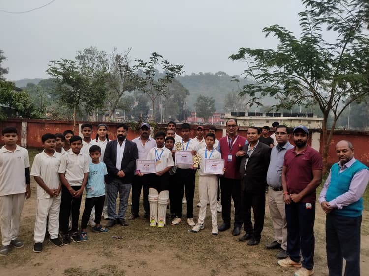 बेहतर प्रदर्शन करने पर झाझा के तीन खिलाड़ियों को किया गया सम्मानित