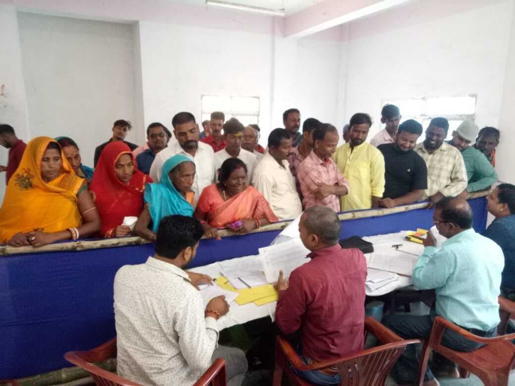 नामांकन के आखिरी दिन पर्चा दाखिल करने उमड़ी अध्यक्ष व सदस्य पद के अभ्यर्थियों की भीड़