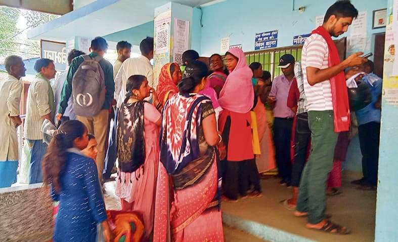 Chhapra News : मौसम में हो रहा बदलाव , बढ़ रहे हैं सर्दी खासी व जुखाम के मरीज