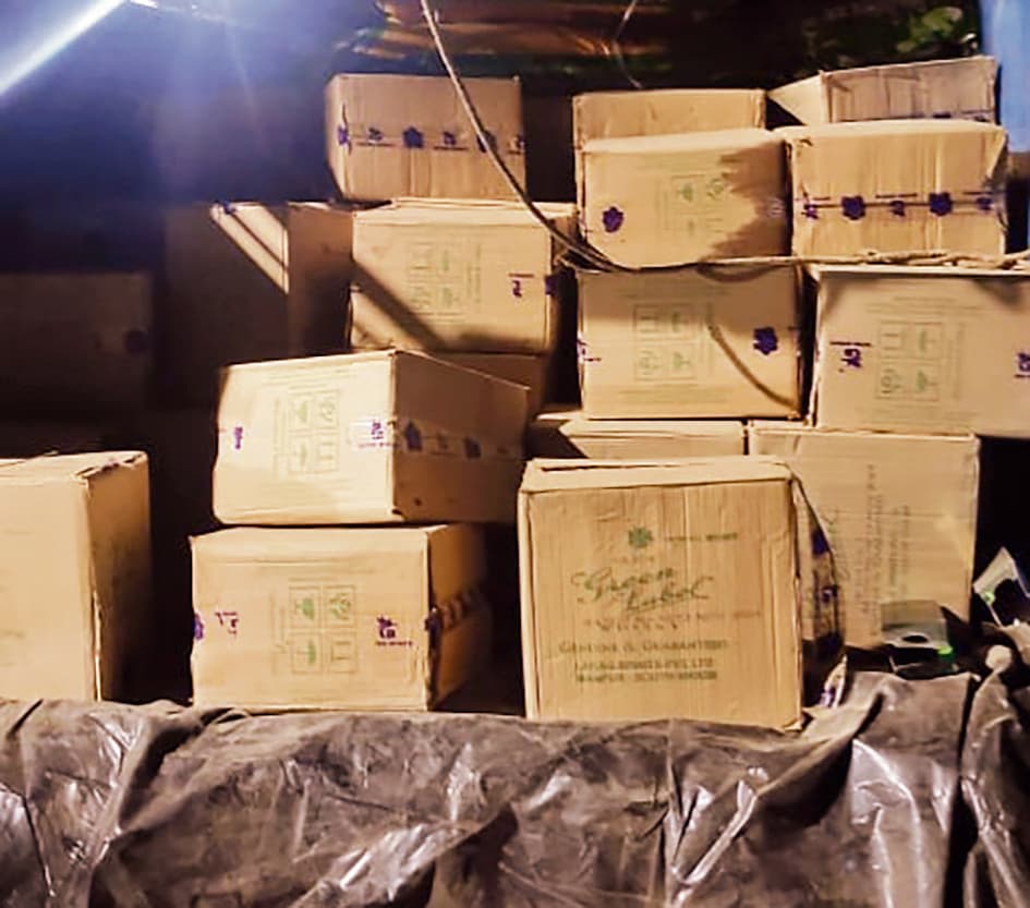 Hajipur News : पातेपुर में पिकअप वैन पर लोड आठ लाख की शराब बरामद