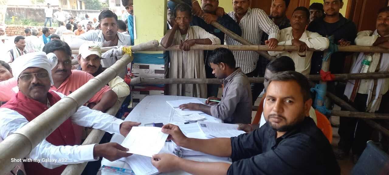 पैक्स चुनाव नामांकन के पहले दिन 28 प्रत्याशियों ने भरा पर्चा