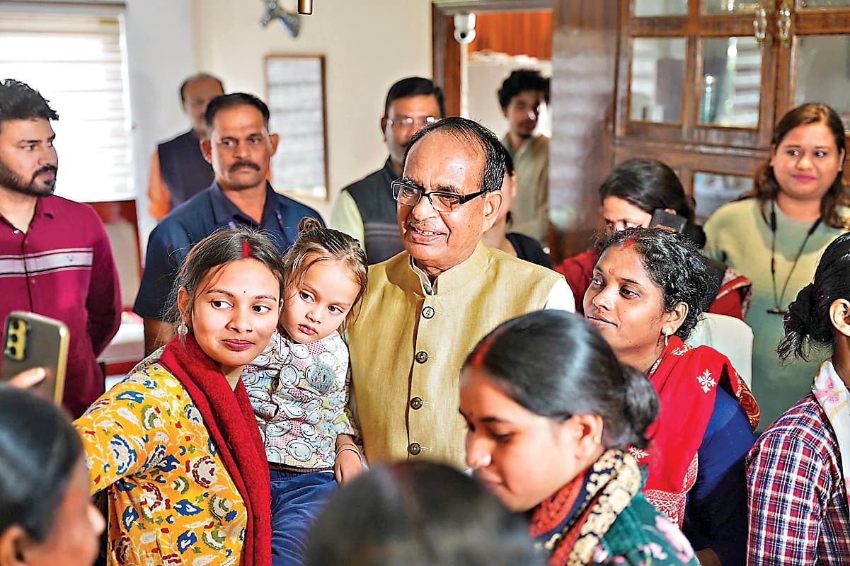 Ranchi news : महिला सशक्तीकरण हमारे जीवन का मिशन है : शिवराज