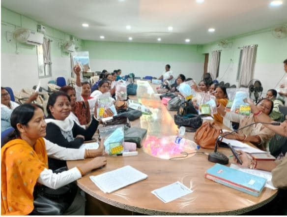 चुनाव को लेकर एएनएम के बीच फर्स्ट एड किट वितरित