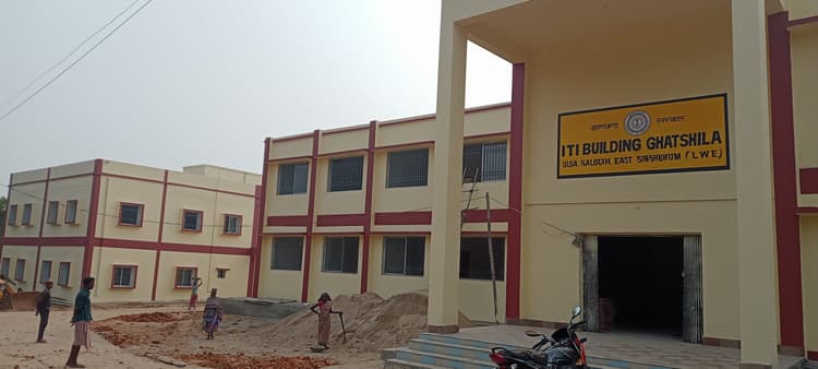 Ghatshila News : करोड़ों का आइटीआइ भवन तीन साल से बेकार, नहीं होती है पढ़ाई