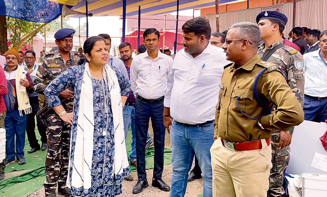 धनबाद के छह विस क्षेत्रों में आज 80 प्रत्याशियों के किस्मत का फैसला करेंगे वोटर