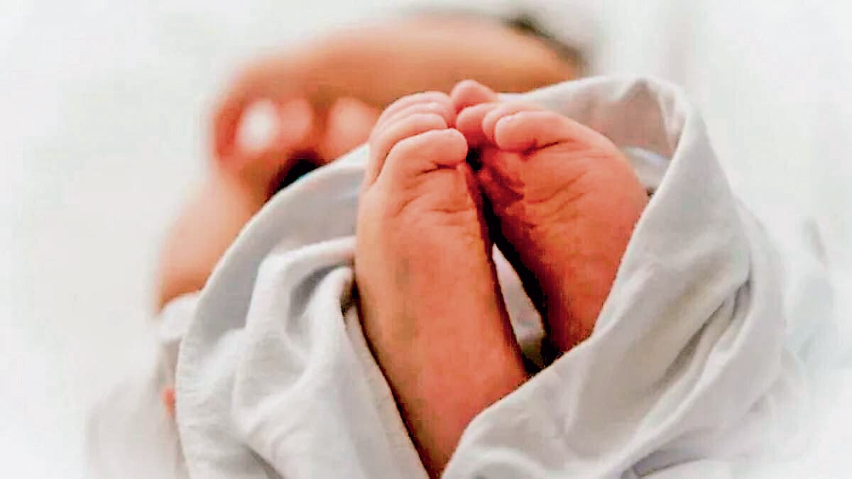 बच्ची की मौत के एक घंटे बाद ही थमा दिया डेथ सर्टिफिकेट