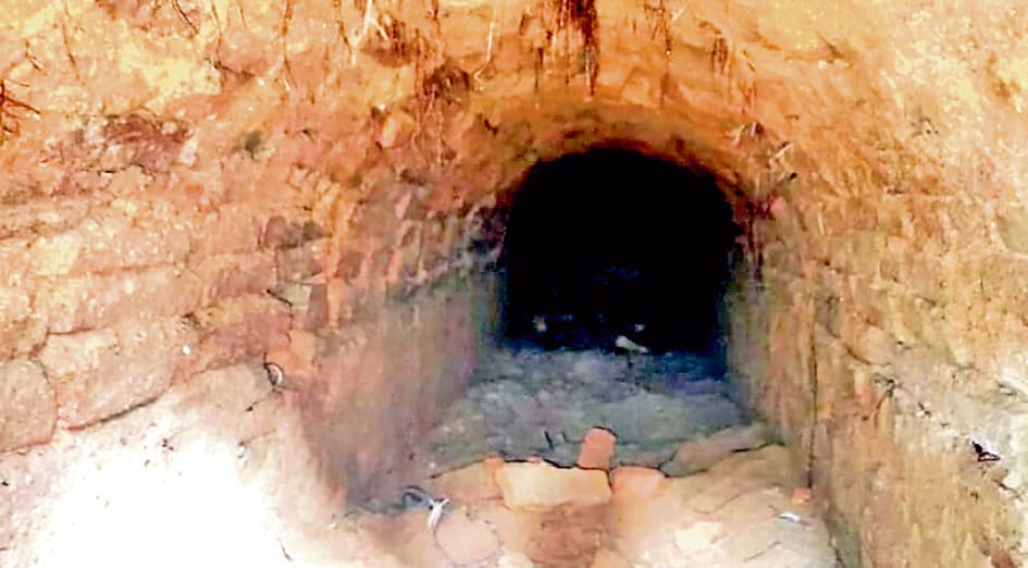 खड़गपुर में जमीन खुदाई के दौरान मिली सुरंग
