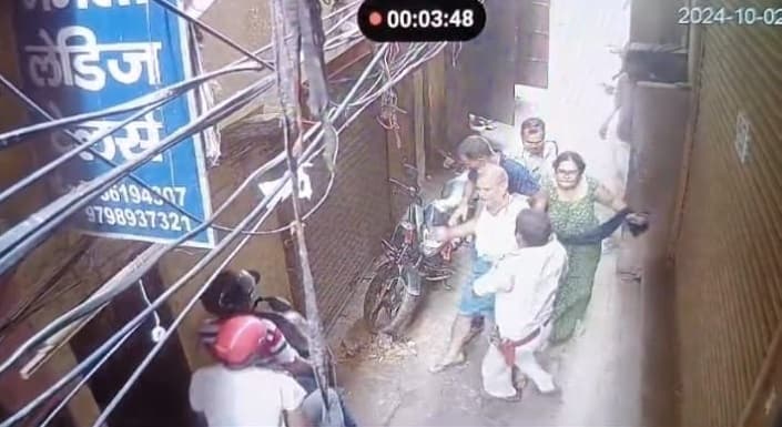 Patna News : भागलपुर के ट्रैफिक डीएसपी ने पिस्टल के बल पर बुजुर्ग से घर लिखवाने का किया प्रयास
