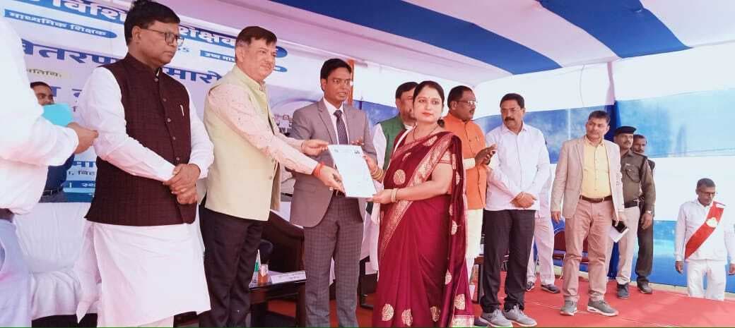 जिला स्तर पर 440 शिक्षकों को मिला औपबंधित नियुक्ति पत्र