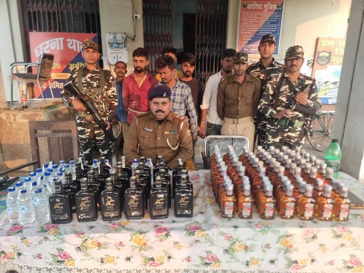 134 बोतल शराब के साथ पांच तस्कर गिरफ्तार