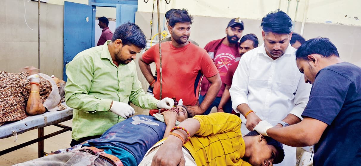 Saran News : दादी का दाह-संस्कार कर लौट रहे पोते की पिकअप पलटने से मौत