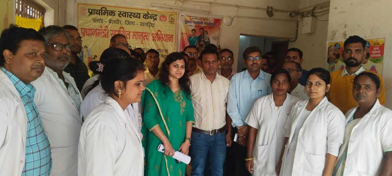 डीसीएलआर गोगरी ने पीएचसी का औचक निरीक्षण, चिकित्सक व स्वास्थ्यकर्मी को दिया दिशा निर्देश