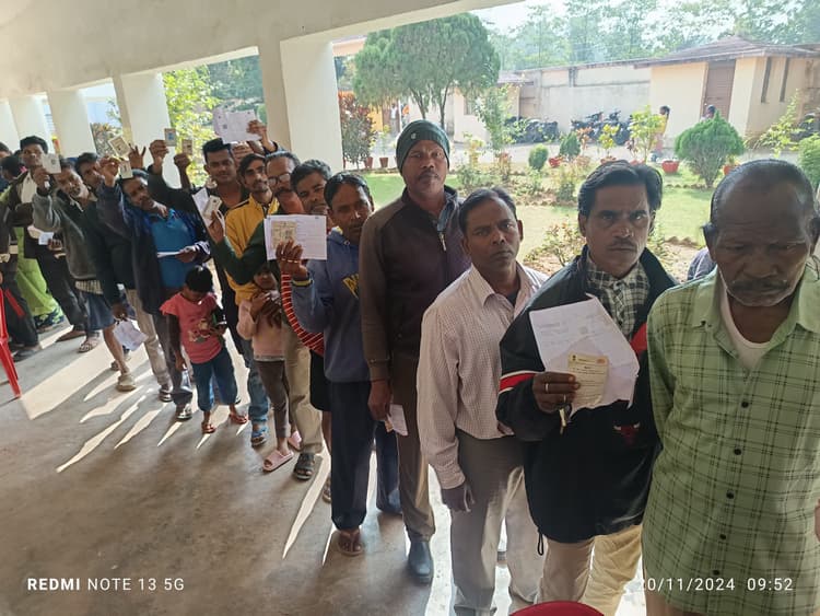 Ranchi news : धुर्वा, सीठियो, डैम साइड : सूरज चढ़ने के साथ मतदान ने पकड़ा जोर