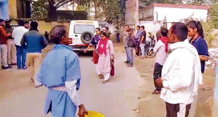 hajipur news. गांधी सेतु पर ट्रक के धक्के से बाइक सवार की मौत