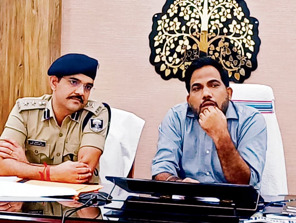 hajipur news. पानी का छिड़काव और ग्रीन कपड़ा लगाने के बाद ही करना होगा निर्माण कार्य