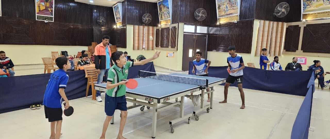 Table Tennis : टेबल टेनिस में सुरेंद्रनाथ सेंटेनरी व फिरायालाल पब्लिक स्कूल बने विजेता