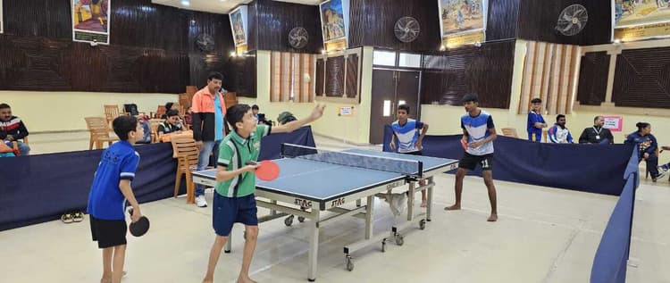 Table Tennis : टेबल टेनिस में सुरेंद्रनाथ सेंटेनरी व फिरायालाल पब्लिक स्कूल बने विजेता