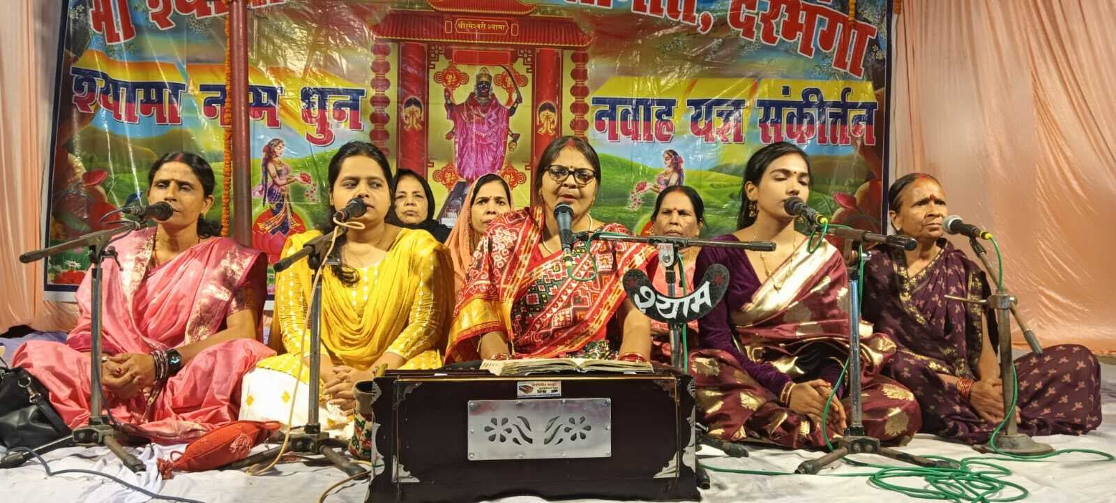 अखंड नवाह यज्ञ में उमड़े श्रद्धालु