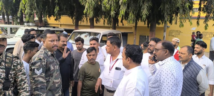 Giridih News: गिरिडीह और धनवार विधानसभा क्षेत्र में कुछ स्थानों पर हुई झड़प