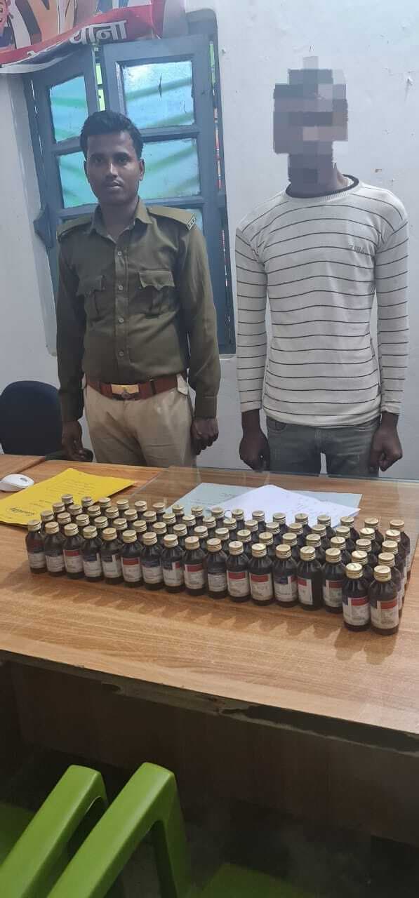 70 बोतल प्रतिबंधित कोडिन युक्त कफ सिरप बरामद, तस्कर गिरफ्तार