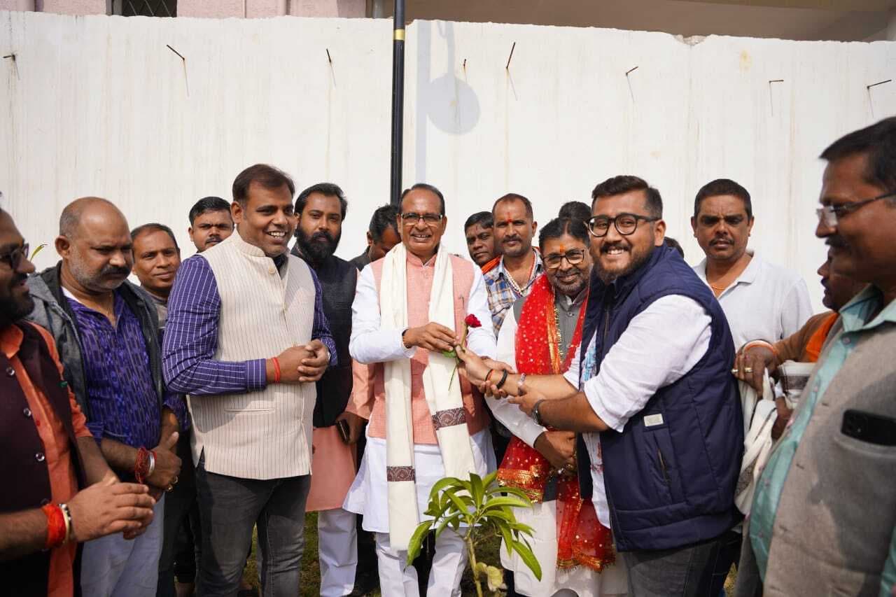 Ranchi News: दिल्ली लौटे शिवराज, कहा : झारखंड से मीठी यादें साथ लेकर जा रहा हूं