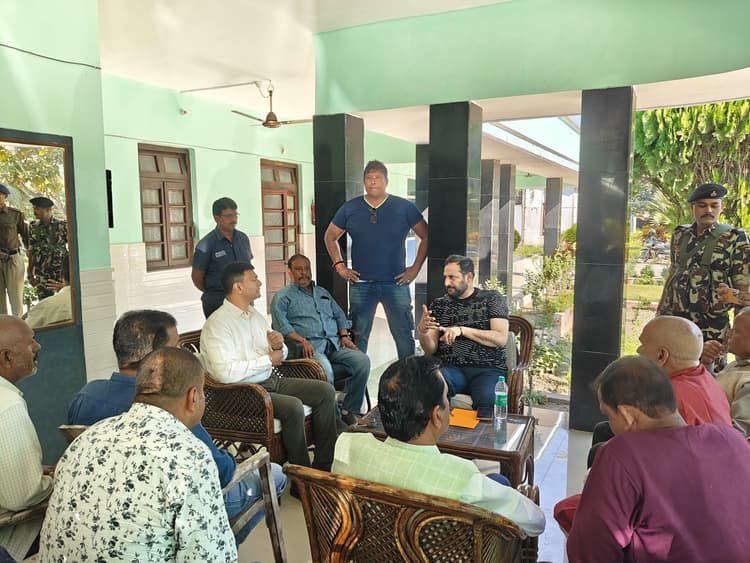 जनता दरबार में पीएचईडी मंत्री लोगों की समस्या से हुए अवगत, अधिकारियों को दिया निर्देश