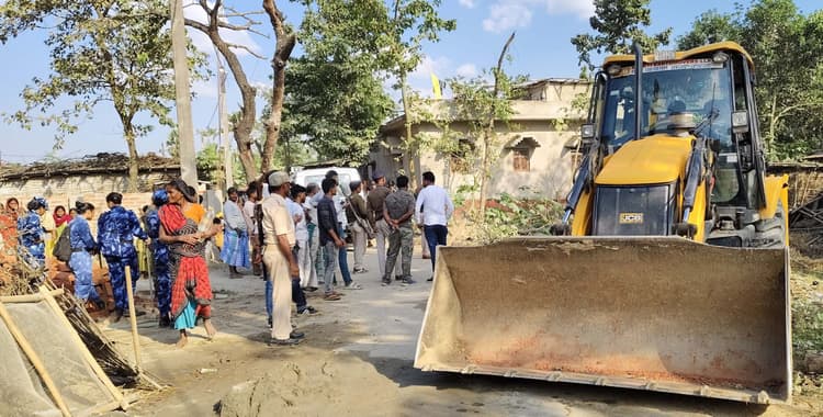 सरकारी जमीन को प्रशासन ने कराया अतिक्रमण मुक्त