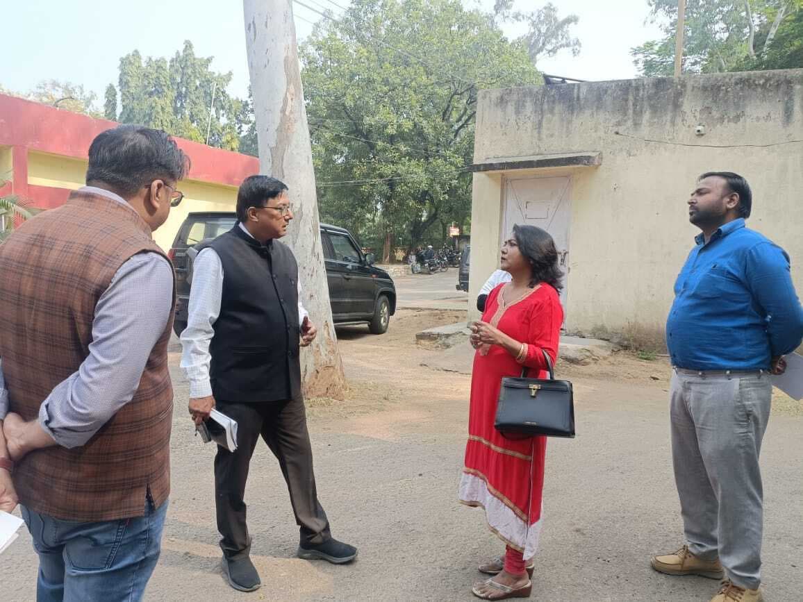 डकरा अस्पताल में खोली जायेगी अमृत फार्मेसी की दवा दुकान