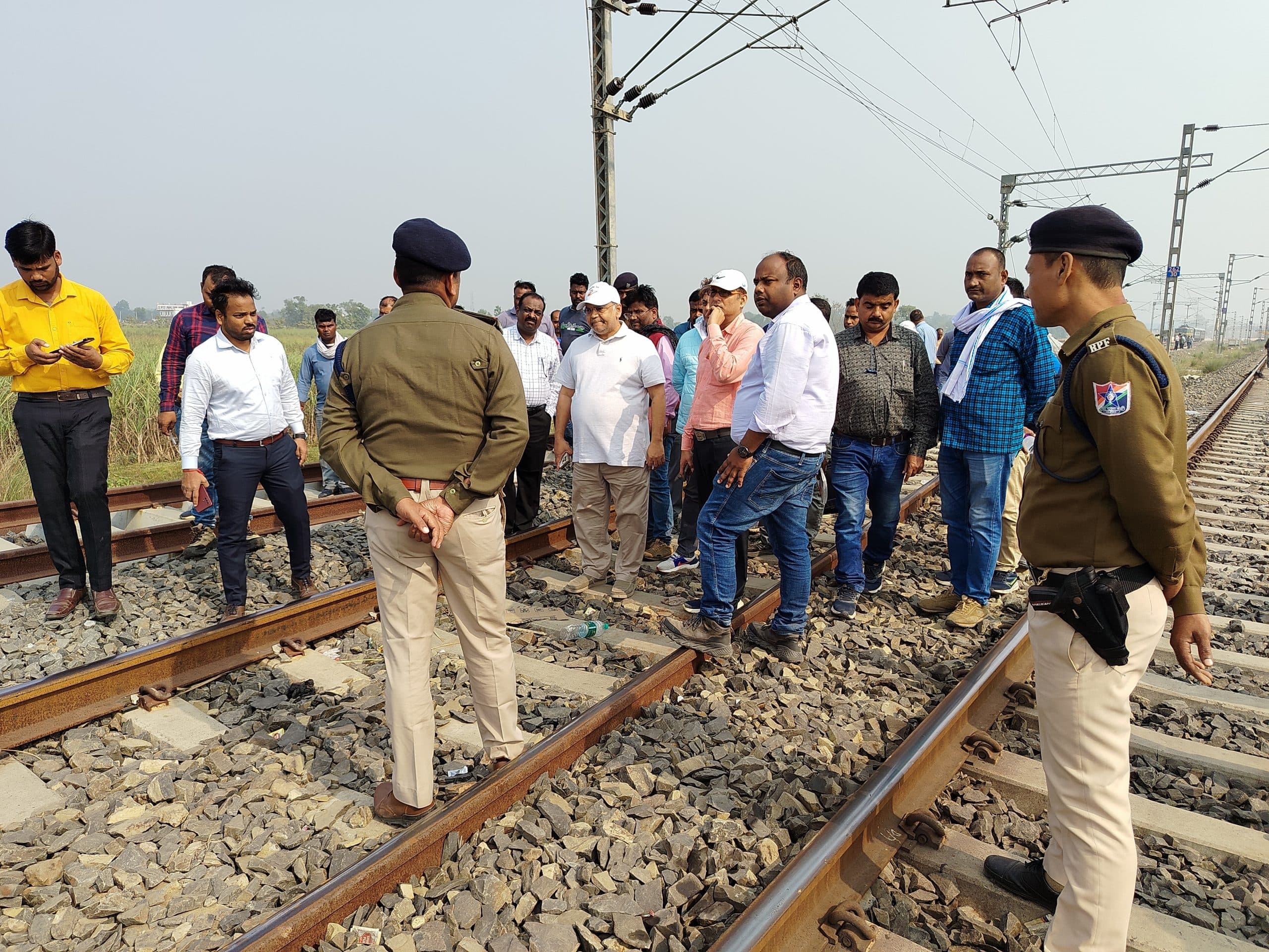 यात्रियों से भरी दरभंगा जा रही स्पेशल ट्रेन 25 मीटर तक डिरेल