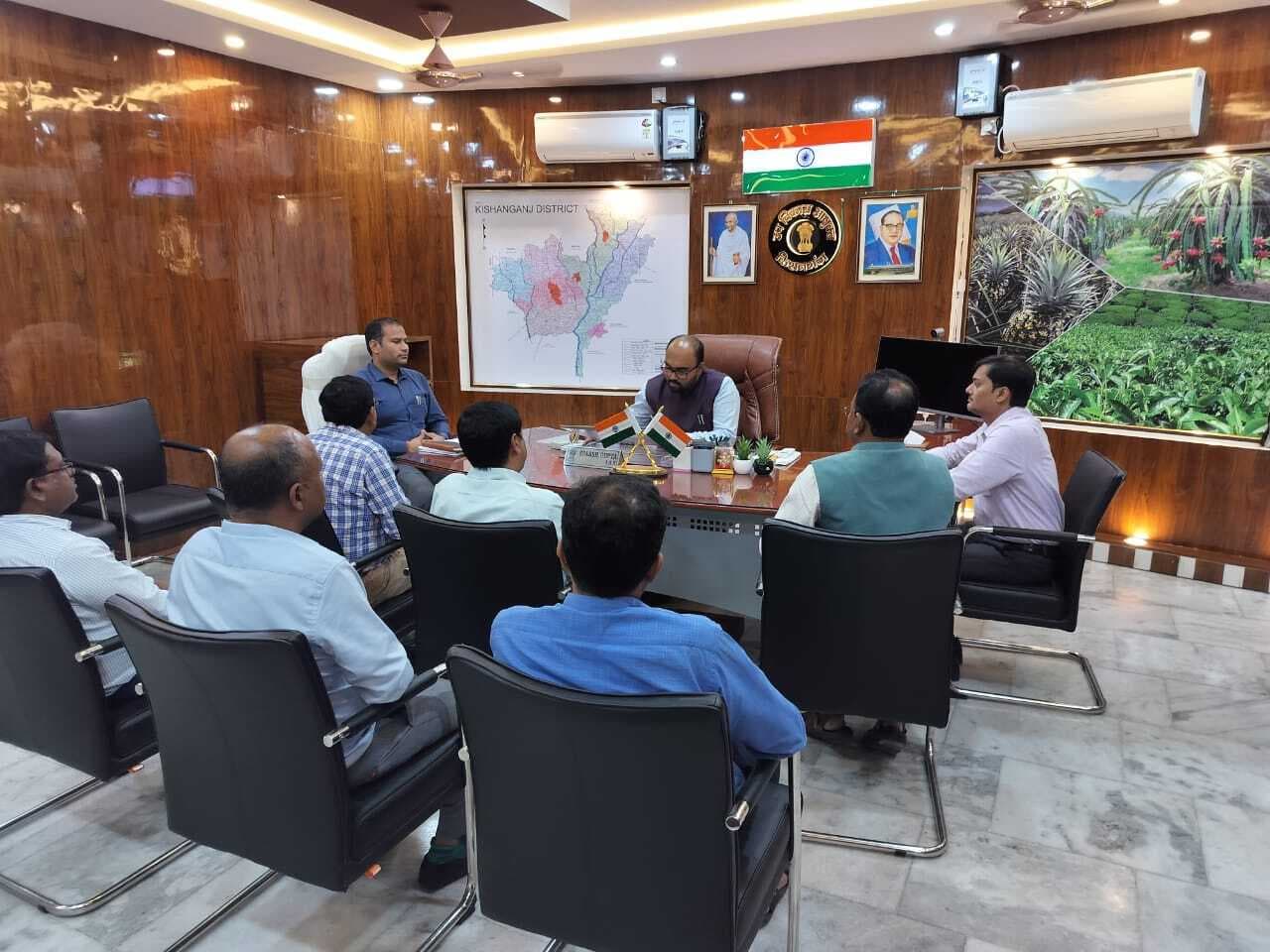 खेल मैदान स्थल के चयन का समीक्षा बैठक में डीडीसी ने कार्यक्रम पदाधिकारियों को दिया निर्देश