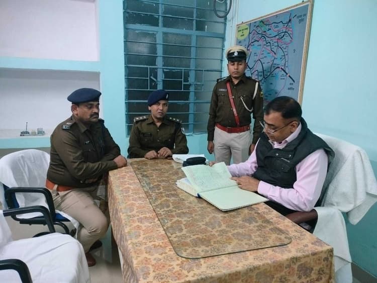 नक्सल प्रभावित क्षेत्र में चलाएं सघन एरिया डोमिनेशन : एसपी