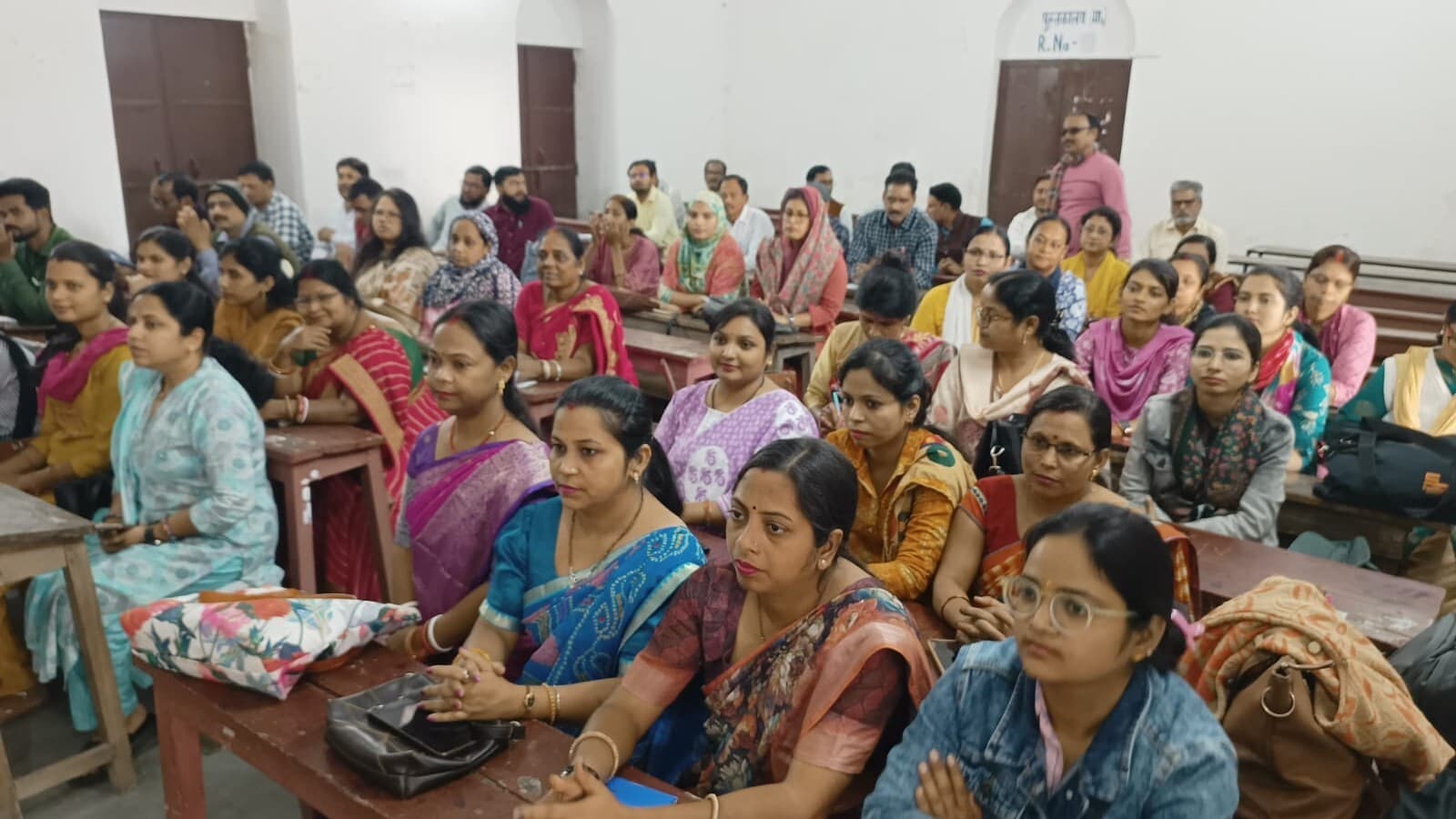 बच्चों में वैज्ञानिक दृष्टिकोण विकसित करने का छात्रों में शिक्षक करें प्रयास: डीईओ