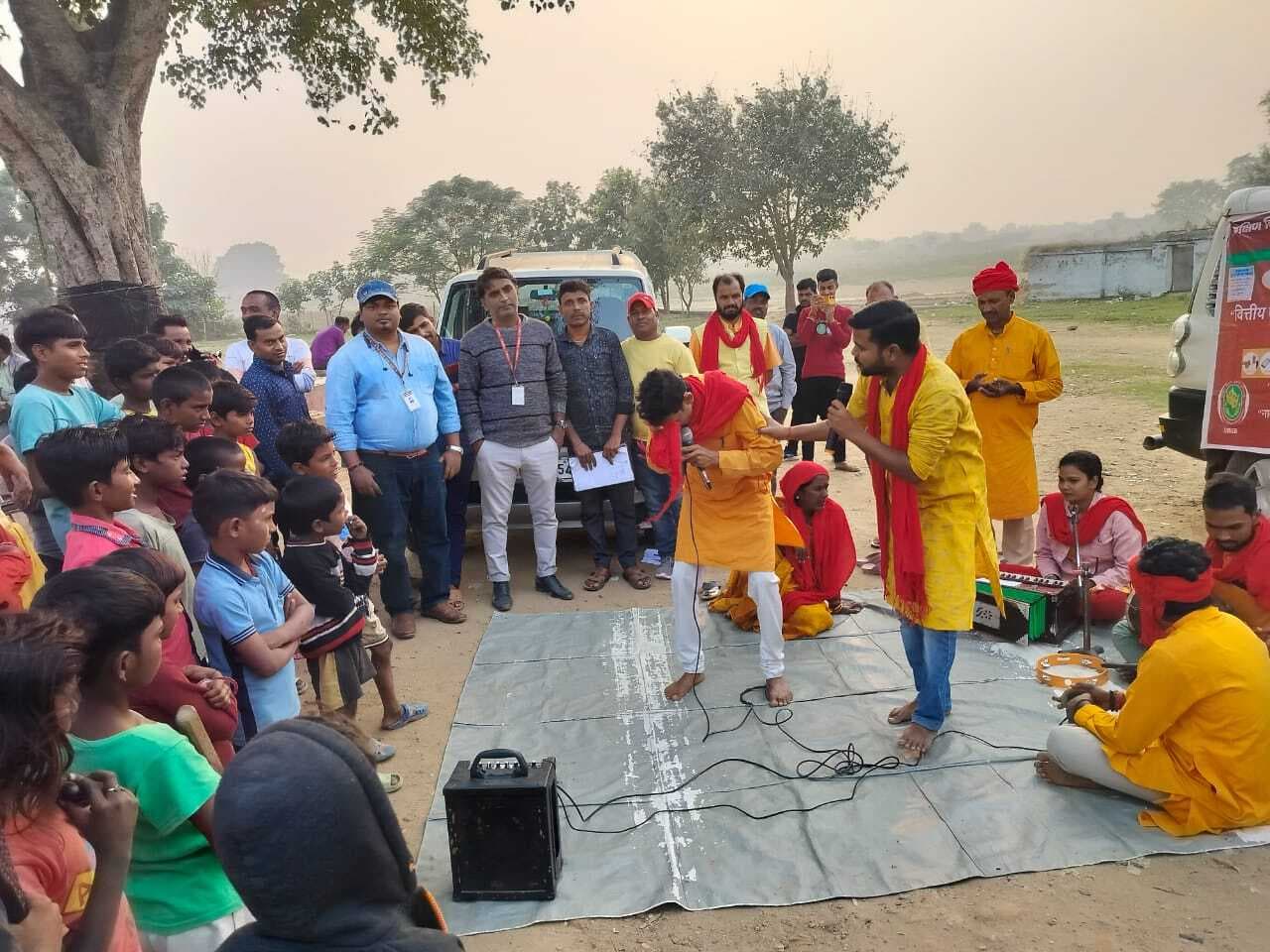 डिजिटल बैंकिंग के लिए कलाकारों ने लोगों को किया जागरूक