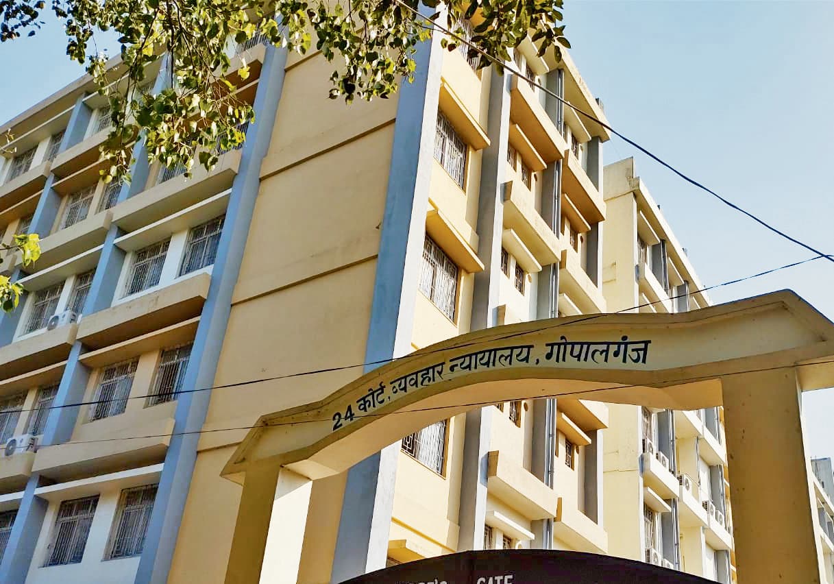 Gopalganj News  : फ्रॉड में पकड़े गये कागजात की करायी जायेगी फोरेंसिक जांच, एसपी ने किया केस का रिव्यू