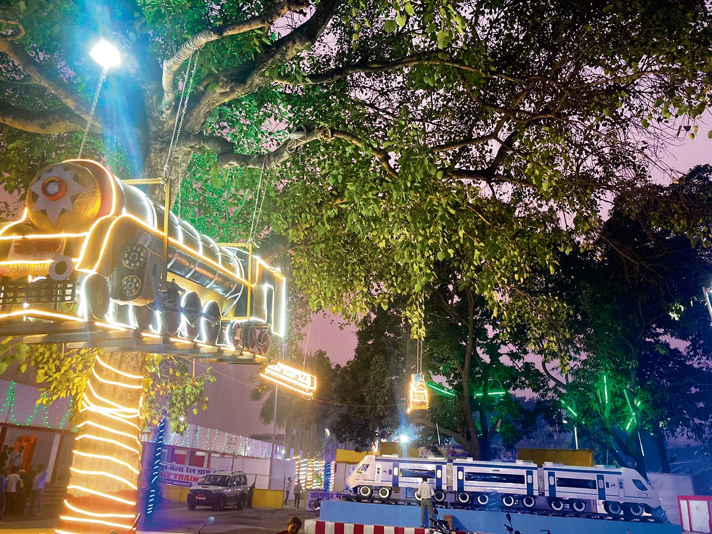 Chhapra News : सोनपुर मेले में आकर्षण का केंद्र बनी रेलवे की प्रदर्शनी, बतायी जा रही हैं कई उपलब्धियां