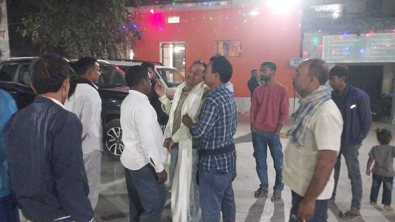 siwan news : निर्माणाधीन पानी टंकी कारखाने में ढक्कन गिरने से दबे दो लोग, मौत