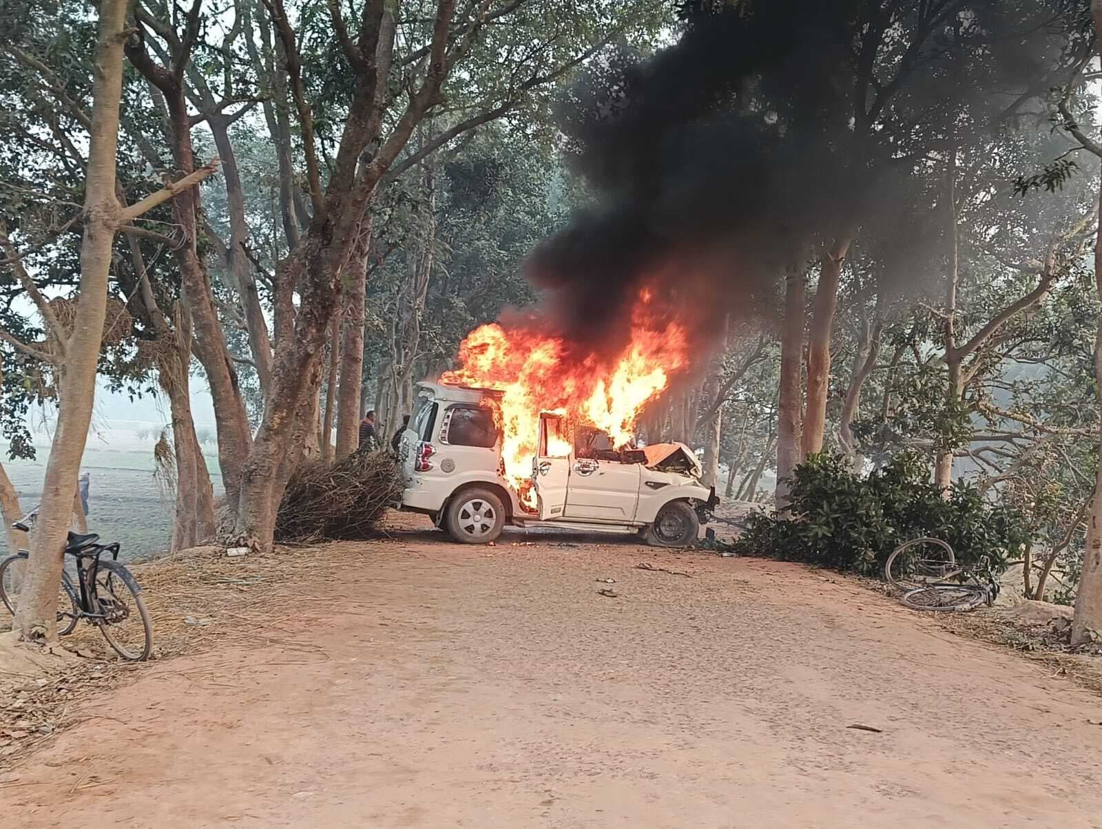 स्कार्पियो की ठोकर से बालक की मौत, गाड़ी में लगायी आग