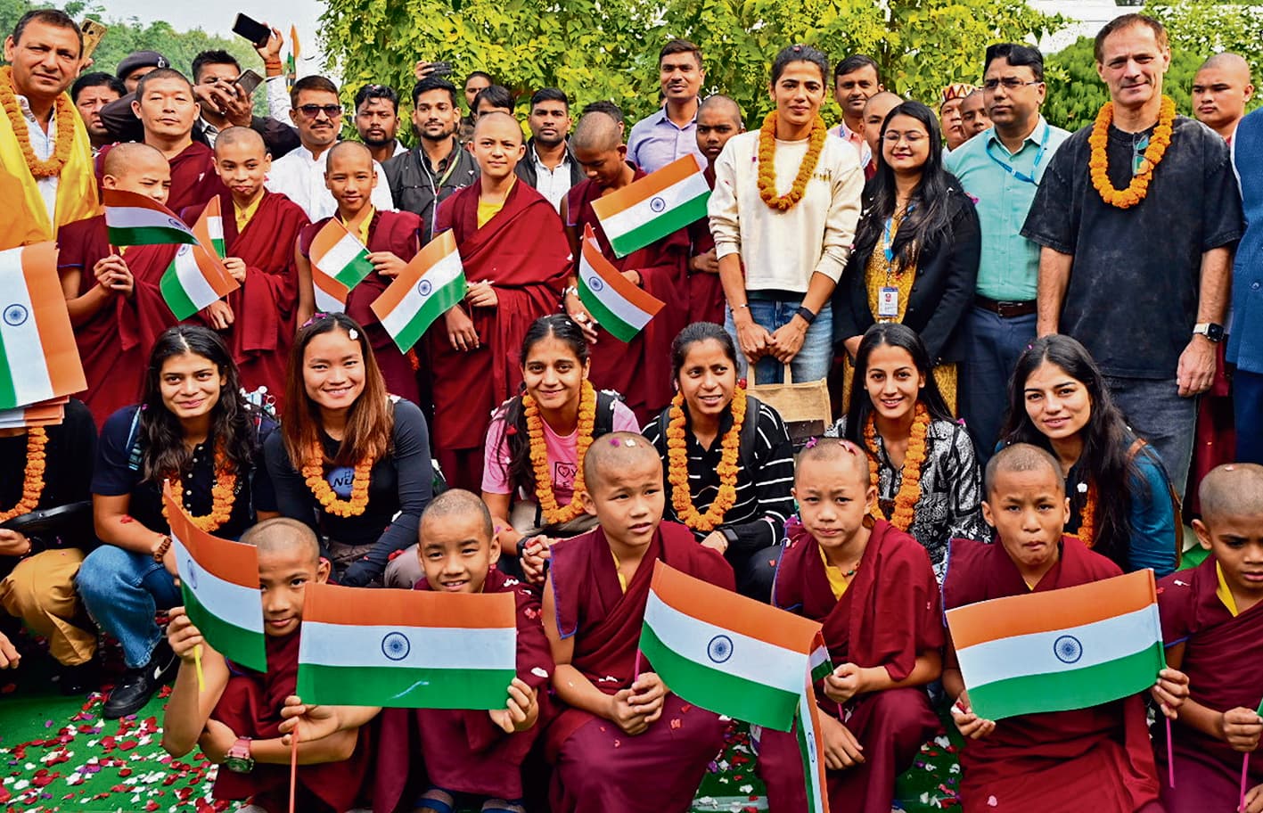 Gaya News : हॉकी खिलाड़ियों ने महाबोधि मंदिर में पूजा कर किया प्रस्थान