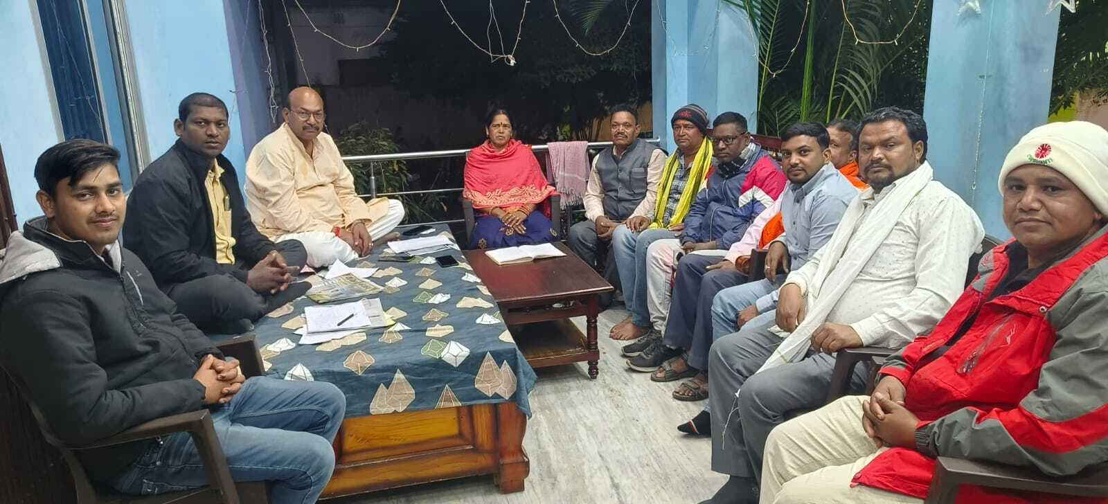 Giridih News :मुनिया देवी ने कार्यकर्ताओं के साथ की बैठक