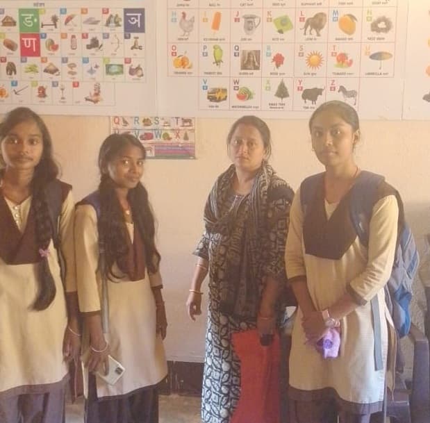 Giridih News: पोषण के पंच सूत्र से अवगत हुईं छात्राएं