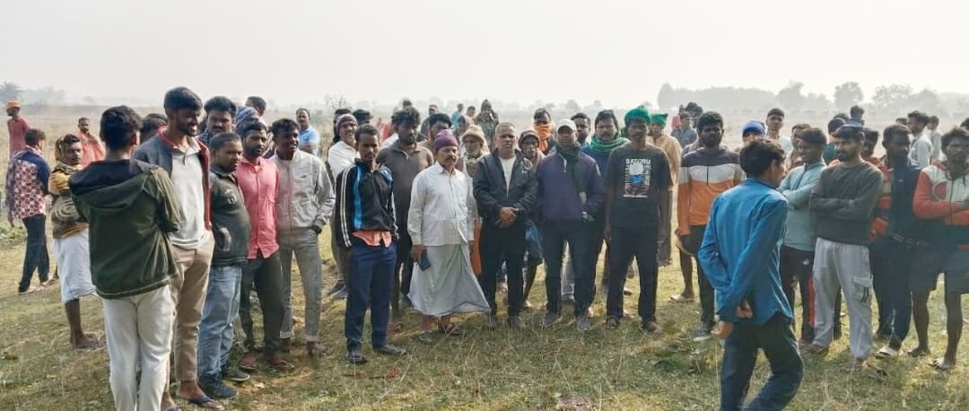 Giridih News: तलाब किनारे बोरे में मिला 15 दिनों से लापता युवक का शव