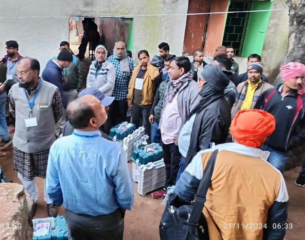 Bokaro News : नक्सल प्रभावित 49 बूथों की इवीएम भेजी गयीं गिरिडीह