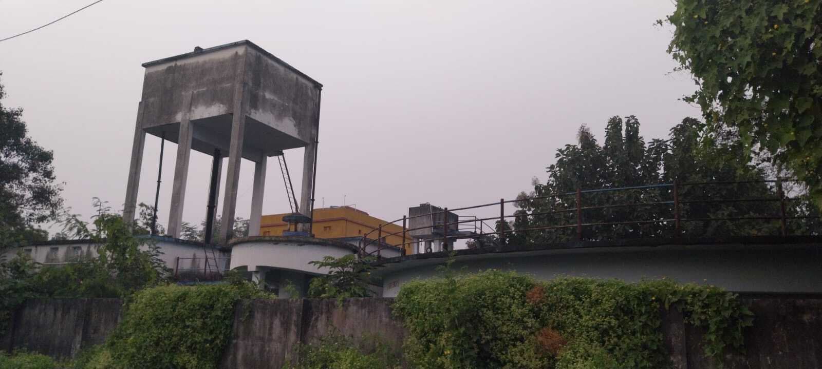 Seraikela News : सरायकेला शहर 36 घंटे से जलापूर्ति ठप, पानी खरीदकर पी रहे लोग